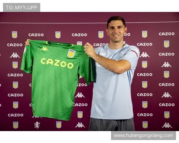 马丁内斯展现扑点球技巧，帮助球队赢得关键胜利表现稳健