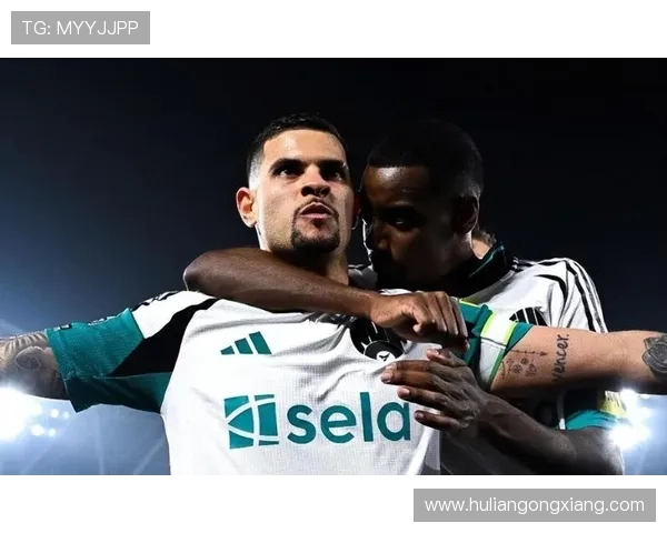 伊萨克前场配合 伊萨克前场配合